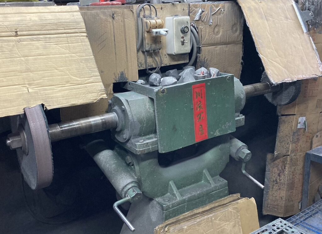 This is widely use polish machine in Taiwan.